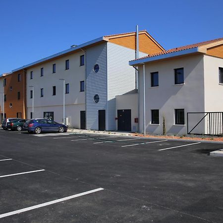 Ibis Styles Villeneuve Sur Lot Buitenkant foto