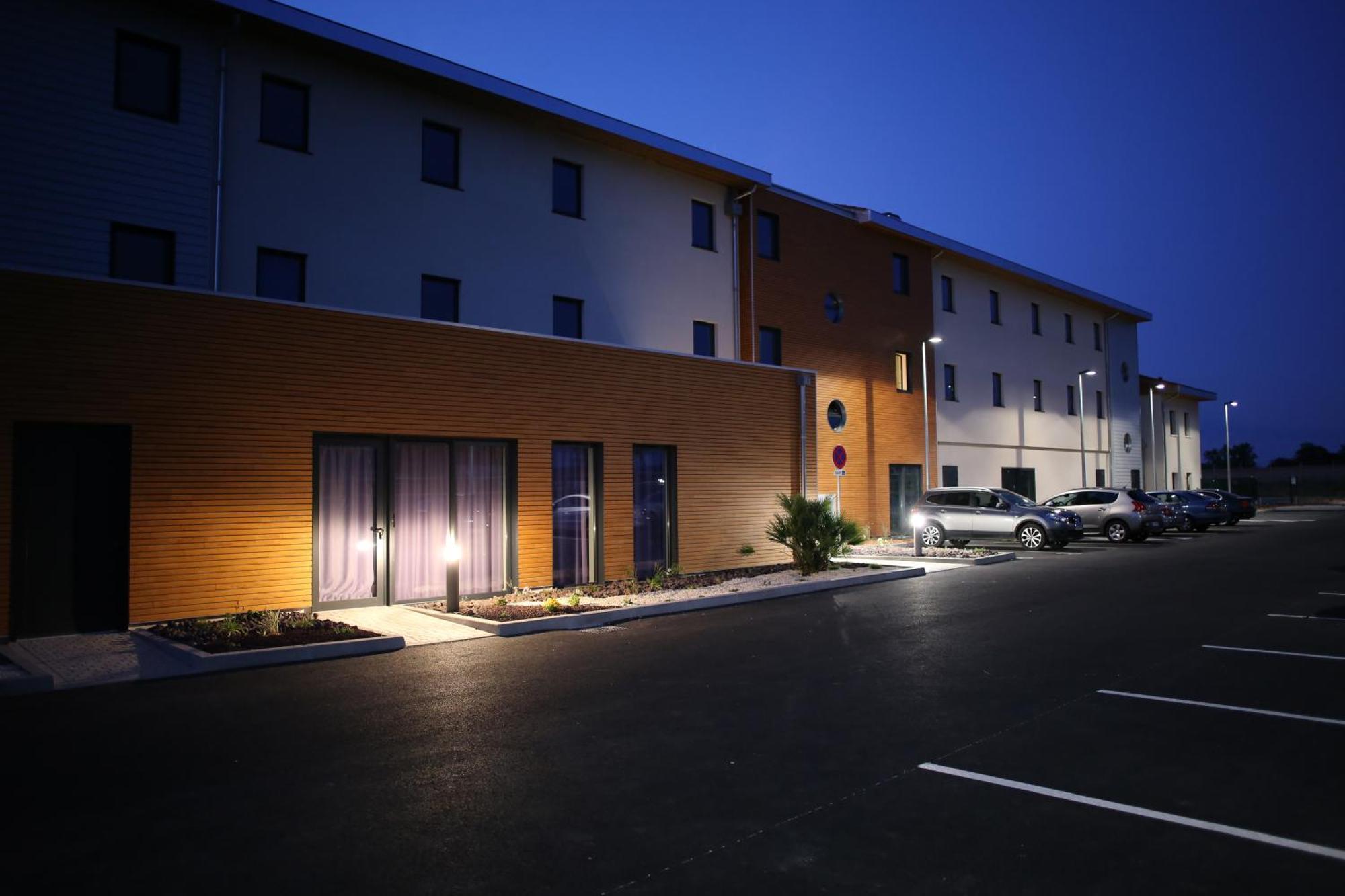 Ibis Styles Villeneuve Sur Lot Buitenkant foto