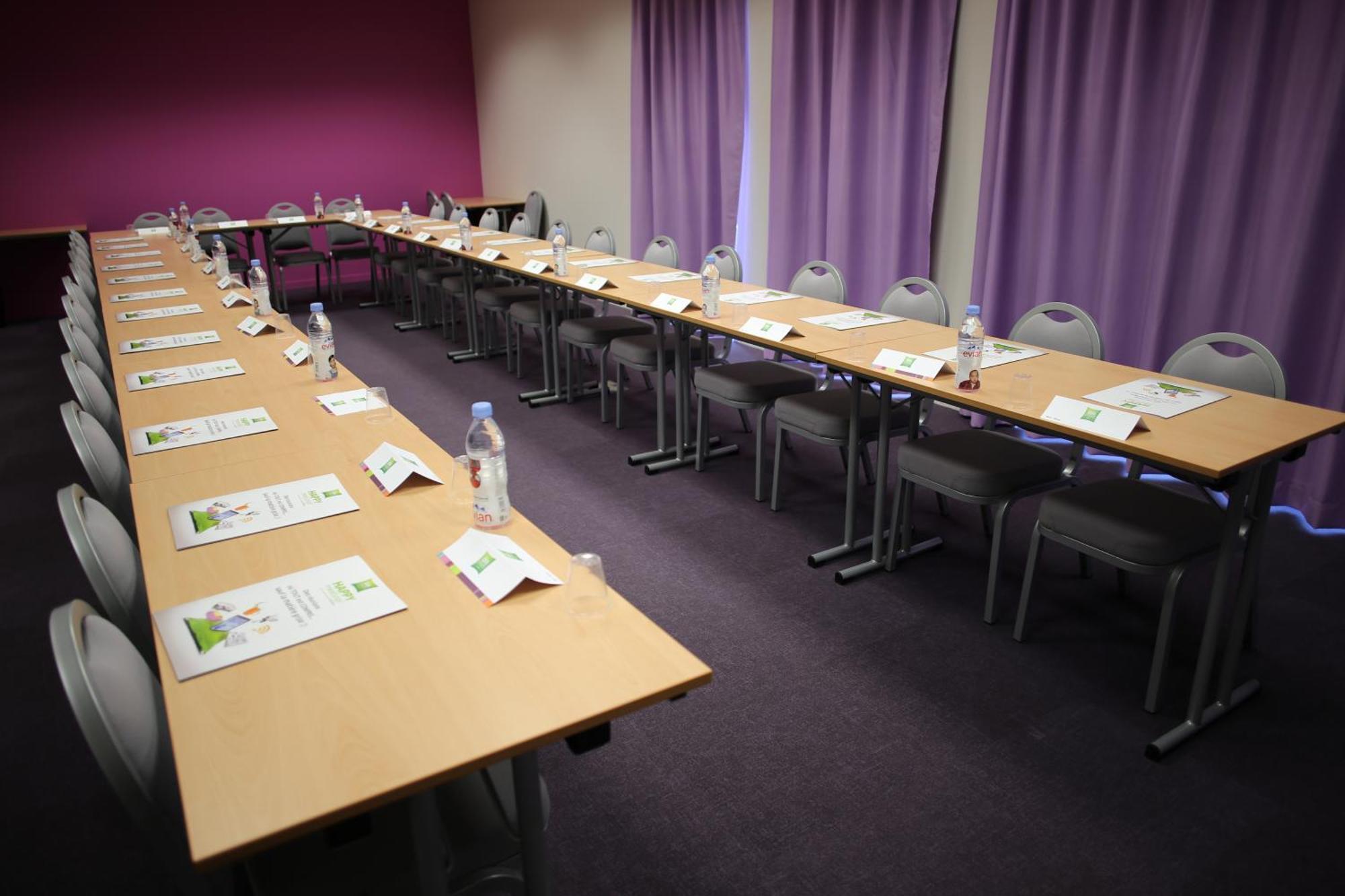 Ibis Styles Villeneuve Sur Lot Buitenkant foto