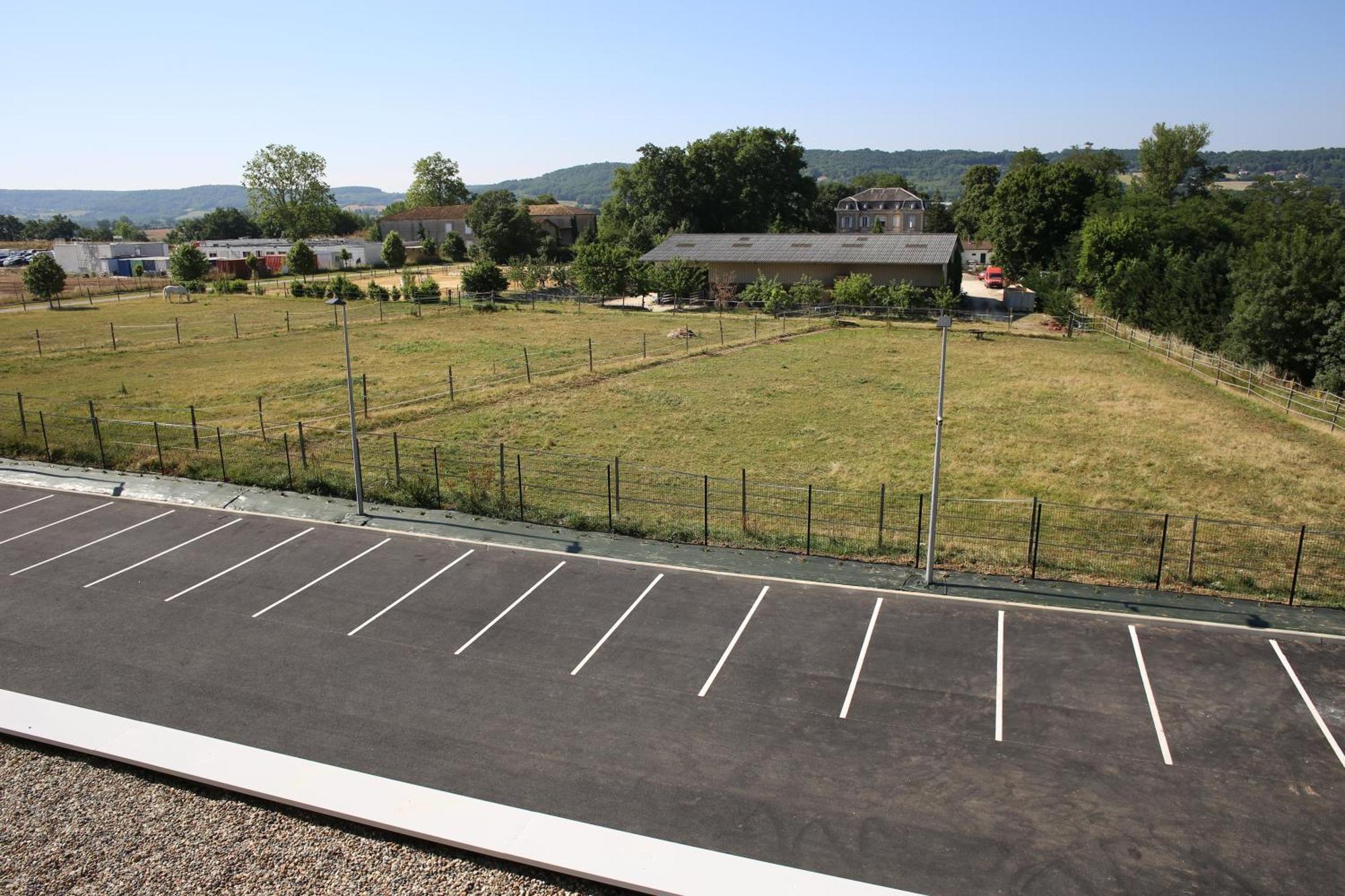 Ibis Styles Villeneuve Sur Lot Buitenkant foto