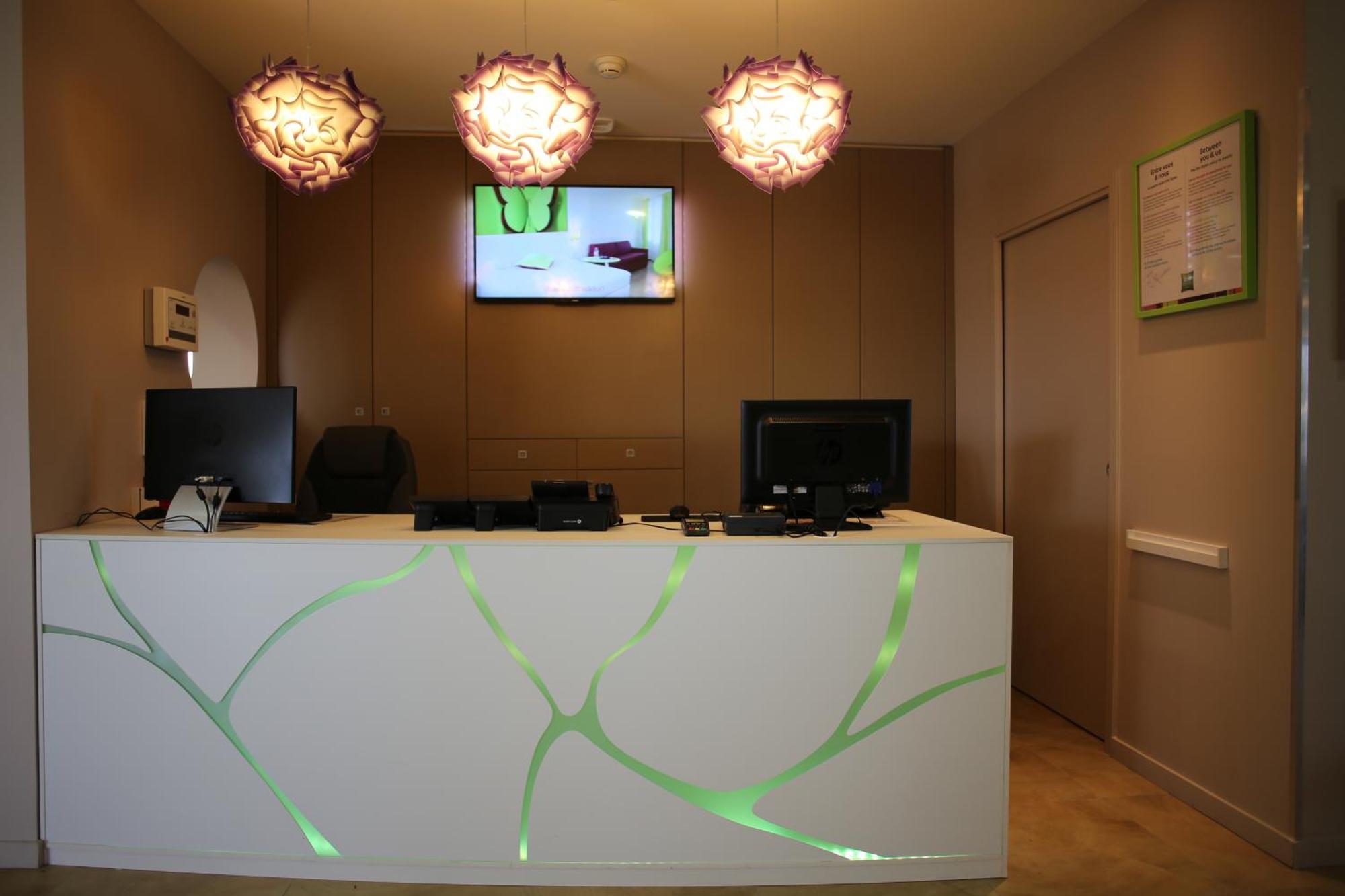 Ibis Styles Villeneuve Sur Lot Buitenkant foto