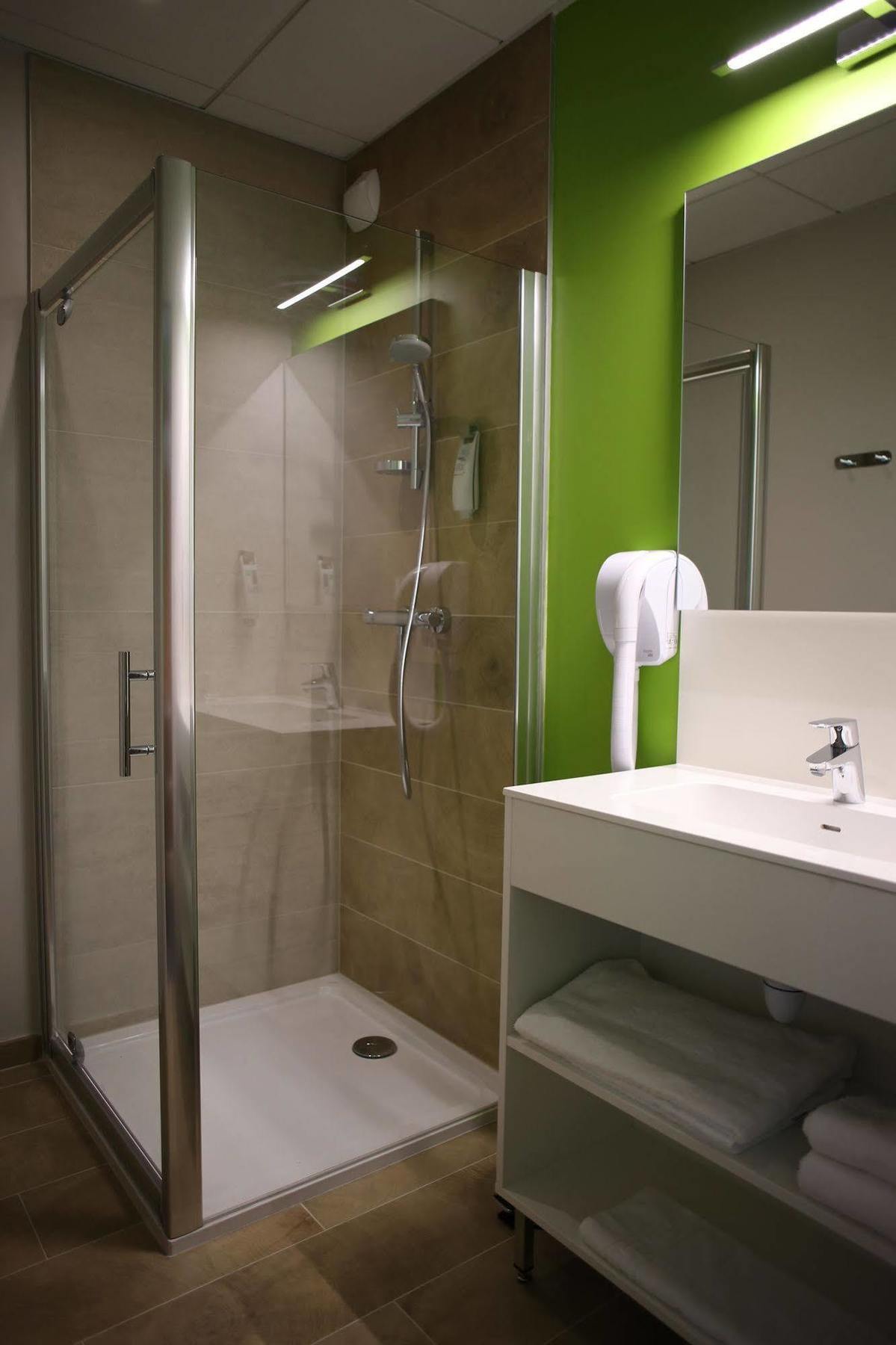 Ibis Styles Villeneuve Sur Lot Buitenkant foto